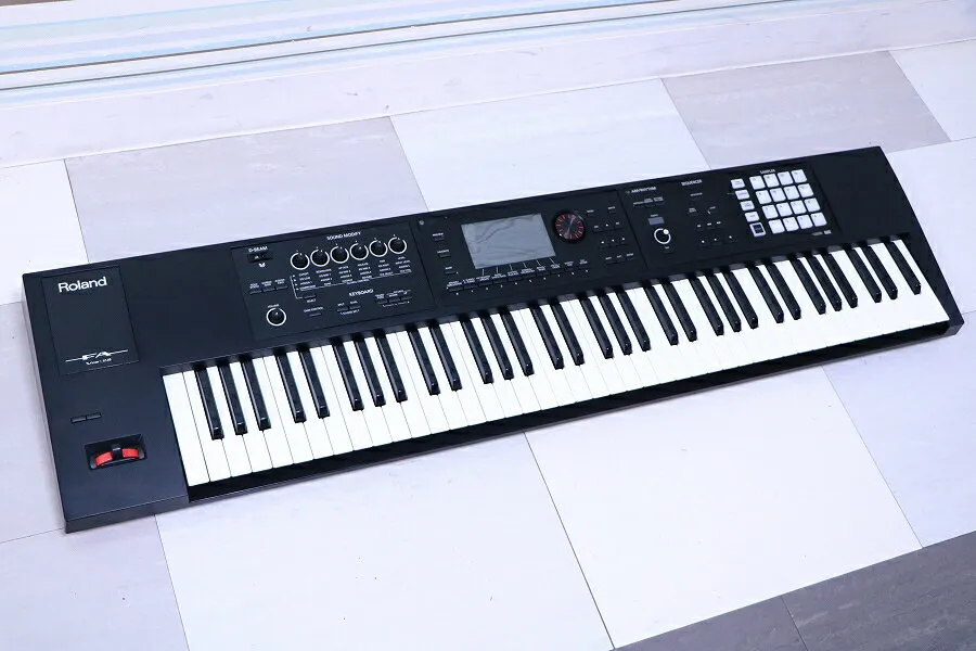 Roland FA-07 | 違いと比較 Picuna